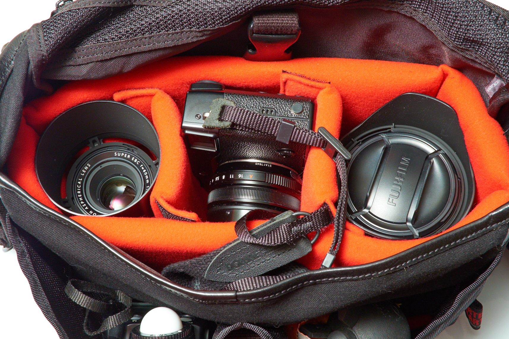 Review: The Artisan & Artist ACAM 7100 Small Camera Bag for the